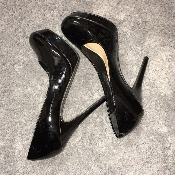 Arturo Chiang Round Heels - Picture 4 of 4